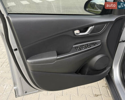 Сірий Хендай Kona, об'ємом двигуна 0 л та пробігом 50 тис. км за 16999 $, фото 9 на Automoto.ua