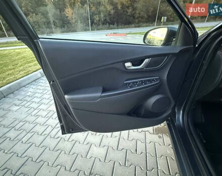 Серый Хендай Kona, объемом двигателя 0 л и пробегом 20 тыс. км за 16900 $, фото 21 на Automoto.ua