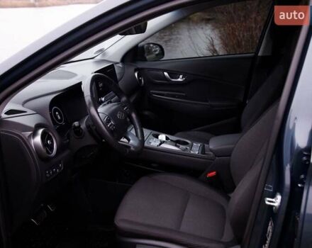 Серый Хендай Kona, объемом двигателя 0 л и пробегом 47 тыс. км за 17950 $, фото 66 на Automoto.ua