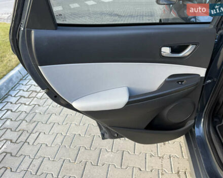 Сірий Хендай Kona, об'ємом двигуна 0 л та пробігом 63 тис. км за 22999 $, фото 17 на Automoto.ua