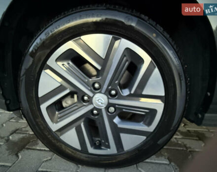 Серый Хендай Kona, объемом двигателя 0 л и пробегом 20 тыс. км за 16900 $, фото 9 на Automoto.ua