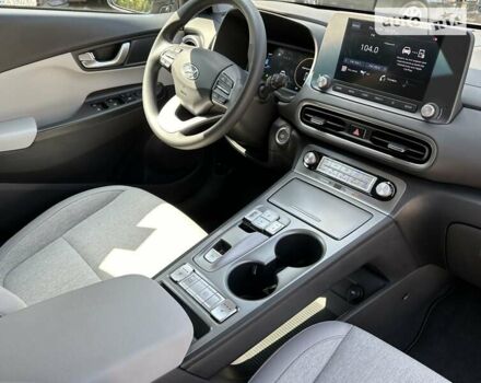 Серый Хендай Kona, объемом двигателя 0 л и пробегом 20 тыс. км за 19900 $, фото 10 на Automoto.ua