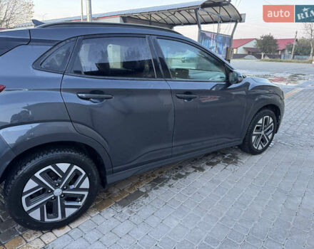 Сірий Хендай Kona, об'ємом двигуна 0 л та пробігом 38 тис. км за 20800 $, фото 6 на Automoto.ua