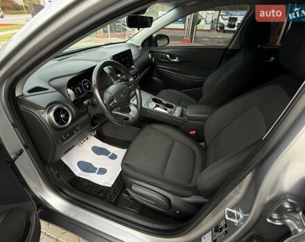 Сірий Хендай Kona, об'ємом двигуна 0 л та пробігом 50 тис. км за 16999 $, фото 7 на Automoto.ua