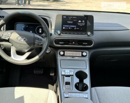 Серый Хендай Kona, объемом двигателя 0 л и пробегом 20 тыс. км за 19900 $, фото 5 на Automoto.ua