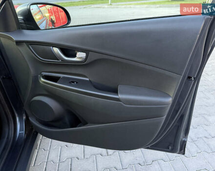 Серый Хендай Kona, объемом двигателя 0 л и пробегом 20 тыс. км за 16900 $, фото 23 на Automoto.ua