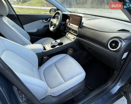 Сірий Хендай Kona, об'ємом двигуна 0 л та пробігом 63 тис. км за 22999 $, фото 25 на Automoto.ua