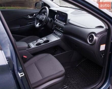 Серый Хендай Kona, объемом двигателя 0 л и пробегом 47 тыс. км за 17950 $, фото 69 на Automoto.ua