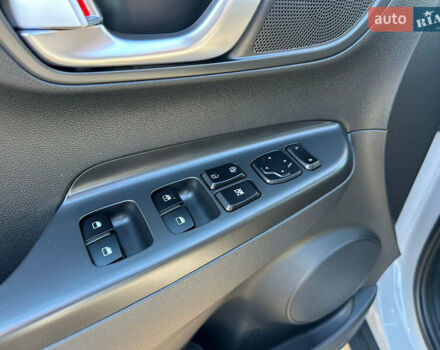 Сірий Хендай Kona, об'ємом двигуна 0 л та пробігом 25 тис. км за 21200 $, фото 15 на Automoto.ua