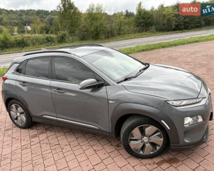 Серый Хендай Kona, объемом двигателя 0 л и пробегом 114 тыс. км за 17000 $, фото 1 на Automoto.ua