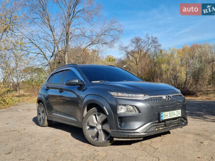 Серый Хендай Kona, объемом двигателя 0 л и пробегом 120 тыс. км за 16000 $, фото 1 на Automoto.ua