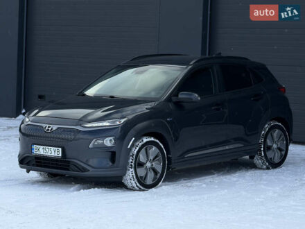 Серый Хендай Kona, объемом двигателя 0 л и пробегом 140 тыс. км за 15899 $, фото 1 на Automoto.ua