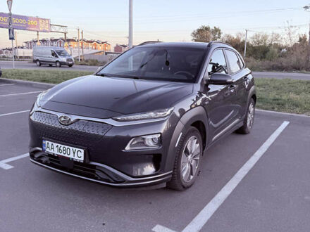 Серый Хендай Kona, объемом двигателя 0 л и пробегом 102 тыс. км за 17500 $, фото 1 на Automoto.ua