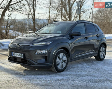 Серый Хендай Kona, объемом двигателя 0 л и пробегом 101 тыс. км за 17900 $, фото 1 на Automoto.ua