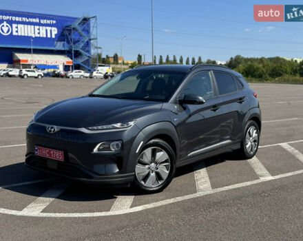 Серый Хендай Kona, объемом двигателя 0 л и пробегом 71 тыс. км за 16999 $, фото 1 на Automoto.ua