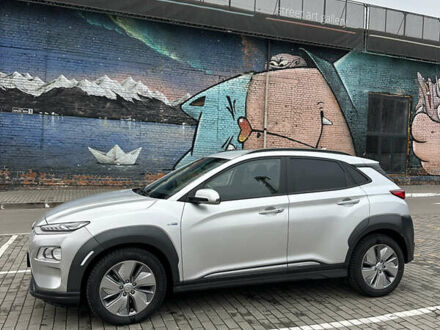 Серый Хендай Kona, объемом двигателя 0 л и пробегом 38 тыс. км за 18999 $, фото 1 на Automoto.ua