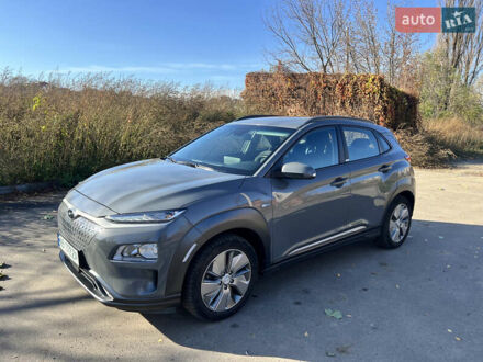 Серый Хендай Kona, объемом двигателя 0 л и пробегом 55 тыс. км за 15300 $, фото 1 на Automoto.ua