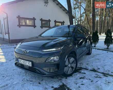 Серый Хендай Kona, объемом двигателя 0 л и пробегом 74 тыс. км за 15499 $, фото 1 на Automoto.ua