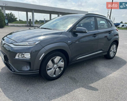 Серый Хендай Kona, объемом двигателя 0 л и пробегом 49 тыс. км за 15199 $, фото 1 на Automoto.ua