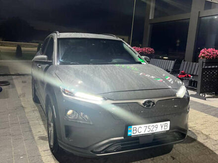 Серый Хендай Kona, объемом двигателя 0 л и пробегом 70 тыс. км за 14700 $, фото 1 на Automoto.ua