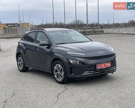 Серый Хендай Kona, объемом двигателя 0 л и пробегом 39 тыс. км за 16999 $, фото 1 на Automoto.ua
