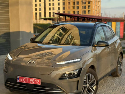 Серый Хендай Kona, объемом двигателя 0 л и пробегом 42 тыс. км за 17900 $, фото 1 на Automoto.ua
