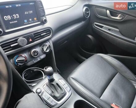 Синий Хендай Kona, объемом двигателя 1.6 л и пробегом 81 тыс. км за 17000 $, фото 4 на Automoto.ua