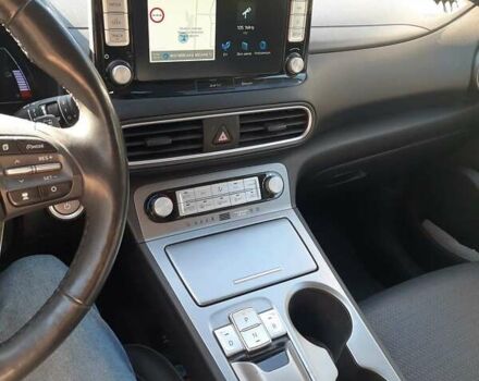 Синий Хендай Kona, объемом двигателя 0 л и пробегом 122 тыс. км за 16500 $, фото 3 на Automoto.ua