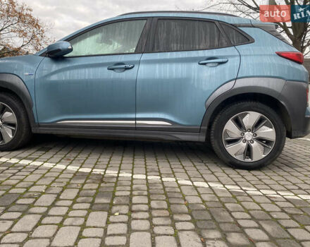 Синий Хендай Kona, объемом двигателя 0 л и пробегом 214 тыс. км за 15990 $, фото 2 на Automoto.ua