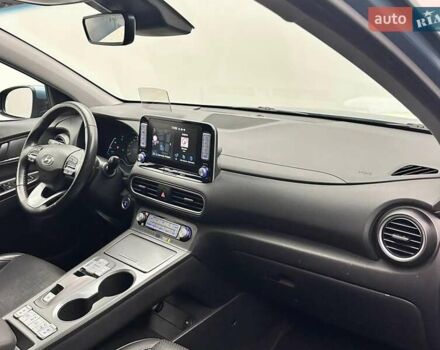 Синий Хендай Kona, объемом двигателя 0 л и пробегом 98 тыс. км за 18219 $, фото 5 на Automoto.ua