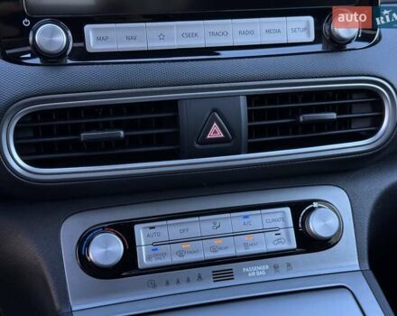 Синий Хендай Kona, объемом двигателя 0 л и пробегом 85 тыс. км за 17900 $, фото 59 на Automoto.ua