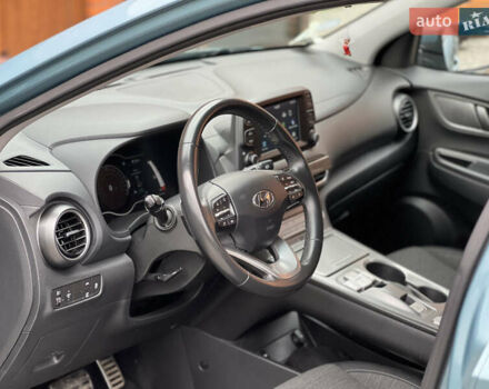 Синий Хендай Kona, объемом двигателя 0 л и пробегом 70 тыс. км за 14800 $, фото 9 на Automoto.ua