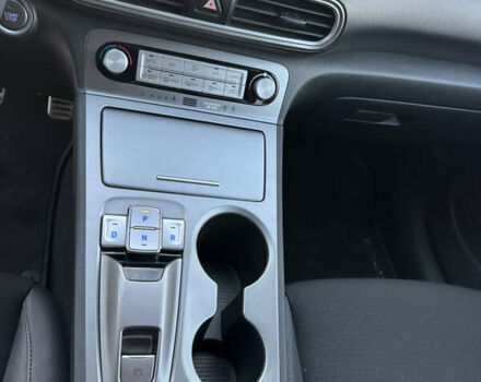 Синій Хендай Kona, об'ємом двигуна 0 л та пробігом 147 тис. км за 17900 $, фото 14 на Automoto.ua