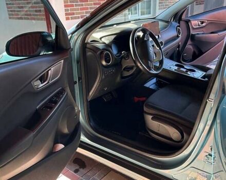 Синий Хендай Kona, объемом двигателя 0 л и пробегом 105 тыс. км за 16550 $, фото 2 на Automoto.ua