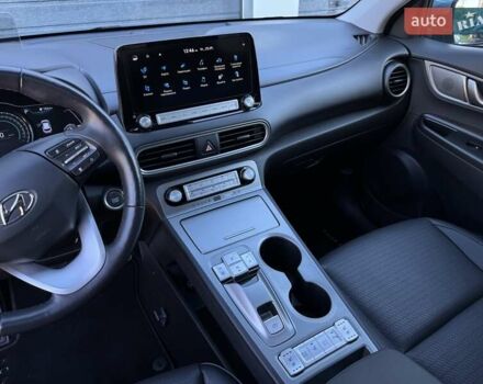 Синий Хендай Kona, объемом двигателя 0 л и пробегом 85 тыс. км за 17900 $, фото 55 на Automoto.ua