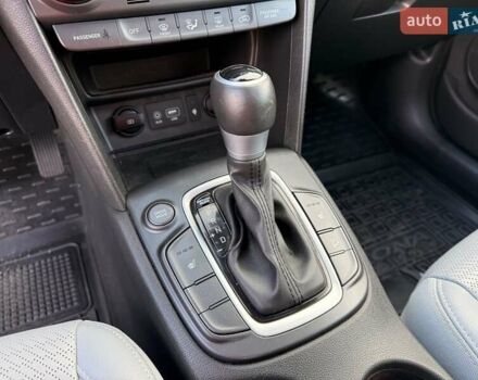 Синий Хендай Kona, объемом двигателя 1.6 л и пробегом 53 тыс. км за 15500 $, фото 15 на Automoto.ua