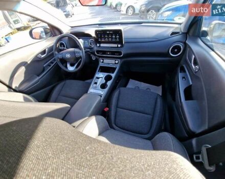 Синій Хендай Kona, об'ємом двигуна 0 л та пробігом 49 тис. км за 18900 $, фото 45 на Automoto.ua