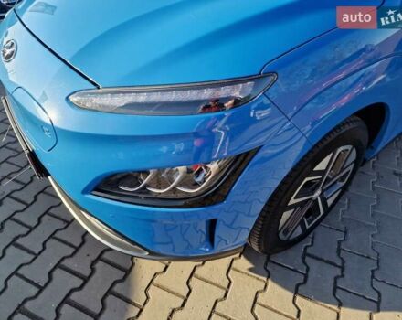 Синій Хендай Kona, об'ємом двигуна 0 л та пробігом 49 тис. км за 18900 $, фото 2 на Automoto.ua