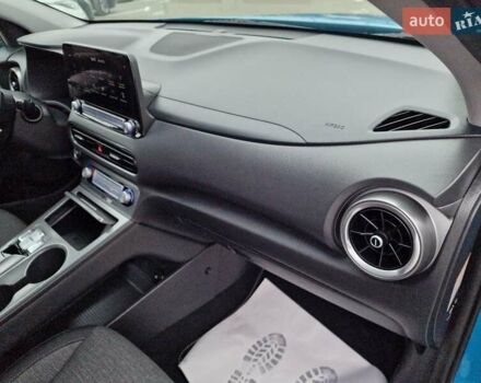 Синий Хендай Kona, объемом двигателя 0 л и пробегом 52 тыс. км за 17300 $, фото 46 на Automoto.ua