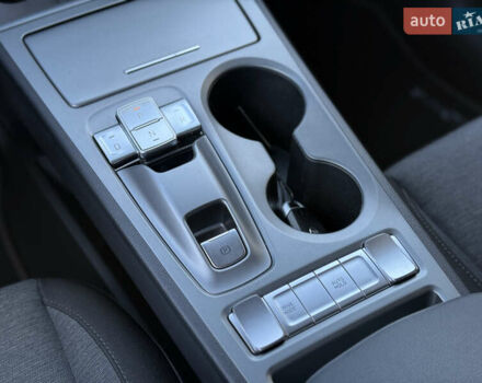 Синий Хендай Kona, объемом двигателя 0 л и пробегом 30 тыс. км за 16900 $, фото 36 на Automoto.ua