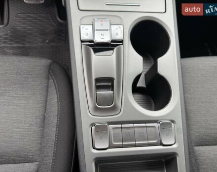 Синий Хендай Kona, объемом двигателя 0 л и пробегом 21 тыс. км за 17900 $, фото 24 на Automoto.ua