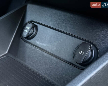 Синий Хендай Kona, объемом двигателя 0 л и пробегом 30 тыс. км за 16900 $, фото 42 на Automoto.ua