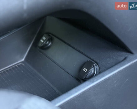 Синій Хендай Kona, об'ємом двигуна 0 л та пробігом 30 тис. км за 16900 $, фото 24 на Automoto.ua