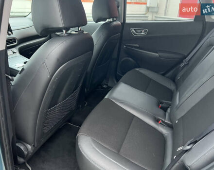 Зелений Хендай Kona, об'ємом двигуна 0 л та пробігом 50 тис. км за 18500 $, фото 44 на Automoto.ua