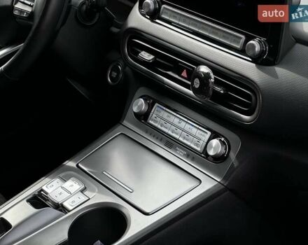 Зеленый Хендай Kona, объемом двигателя 0 л и пробегом 52 тыс. км за 17700 $, фото 9 на Automoto.ua