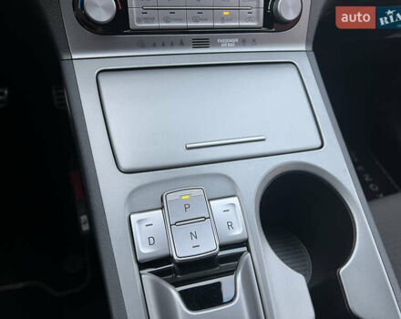 Зелений Хендай Kona, об'ємом двигуна 0 л та пробігом 50 тис. км за 18500 $, фото 25 на Automoto.ua