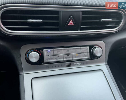 Зелений Хендай Kona, об'ємом двигуна 0 л та пробігом 50 тис. км за 18500 $, фото 24 на Automoto.ua