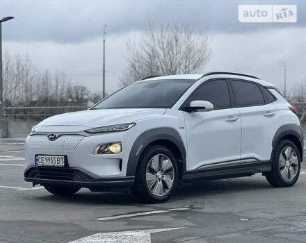 Белый Хендай Kona Electric, объемом двигателя 0 л и пробегом 82 тыс. км за 26999 $, фото 23 на Automoto.ua