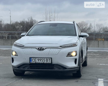 Белый Хендай Kona Electric, объемом двигателя 0 л и пробегом 82 тыс. км за 26999 $, фото 3 на Automoto.ua