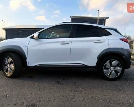 Белый Хендай Kona Electric, объемом двигателя 0 л и пробегом 210 тыс. км за 16500 $, фото 4 на Automoto.ua